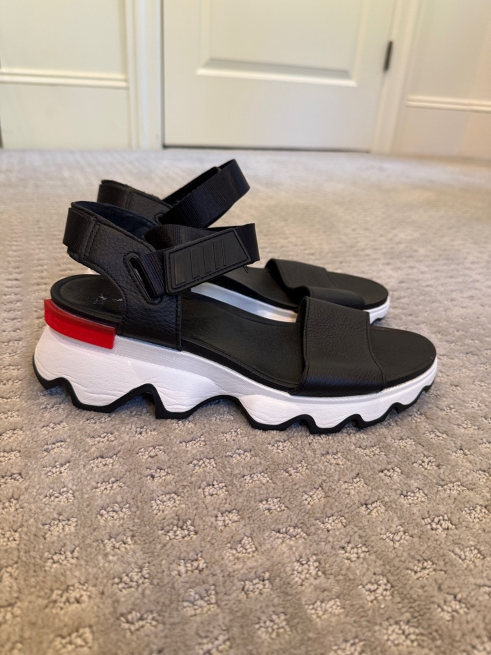 Sorel Black Kinetic Sandals Size 10